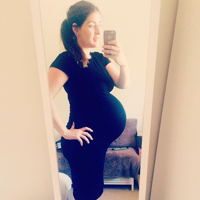 Surely there can't be much more room in there 😳 Shout out to all the pregnant ladies in this heatwave - I feel like a swollen potato and have never wanted it to rain as much in my life 😂 My 'due date' is tomorrow but trying to keep both busy AND rest is tougher than it seems! #pregnantlife