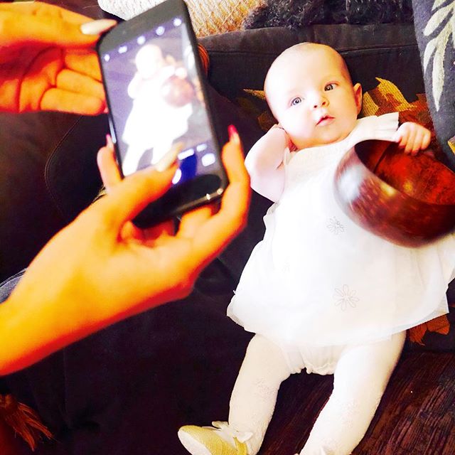 STRIKE A POSE ❤️ These bowls made from coconuts bring back happy memories of Bali when I was researching book 5 (out next summer!!) My sister-in-law also loves them so much that she's created @cocohut.coconutbowls to share a taste of Bali style!🌴 Starting a new business is pretty daunting but it seems people are going loco for the coco(nut) as their products have been spotted being used by some of the Love Islanders. Although I think she's already found her youngest fan (those posing skills are just like her mum 😊) This isn't a sponsored post I'm just blooming proud of her & love how unique & cool these bowls are! Please do check them out! #cocohut