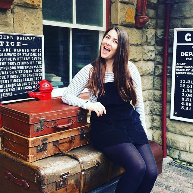 Things got a little steamy today... 🔥 🔥 
Because I spent the day riding the rails of @severnvalleyrailwayofficial on gorgeous restored steam trains! 🚂 💨 
Stopping off en route at riverside pubs, taking scenic strolls then jumping on board a vintage loco was a blooming lovely Sunday for this virgin trainspotter! 🤓 
Hope you've had a belter of a weekend too?
P.s Happy birthday Sig!